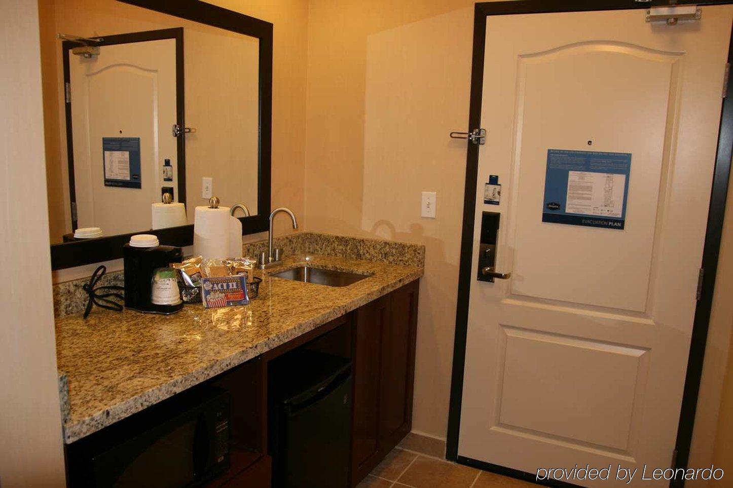 Hampton Inn & Suites New Castle, PA Zimmer foto